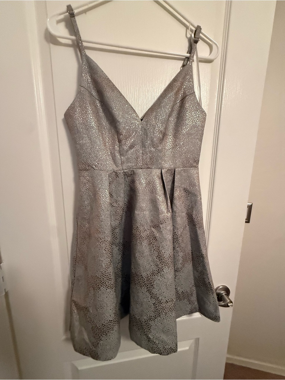 Aakaa Silver Lace-Textured V-Neck Party Dress